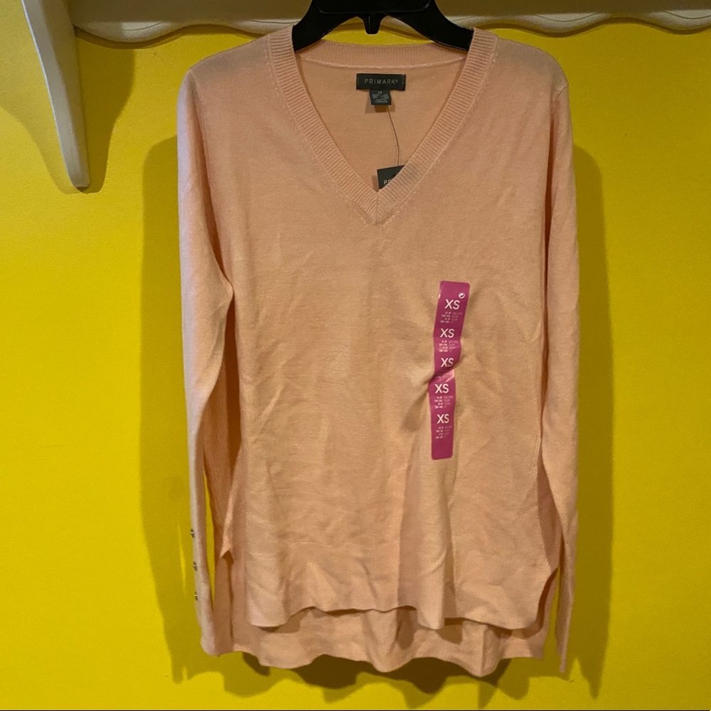 light pint sweater with button details